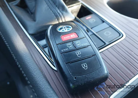 2021 Toyota Sienna Le z USA, uszkodzony, nr VIN 5TDKRKEC7MS046389